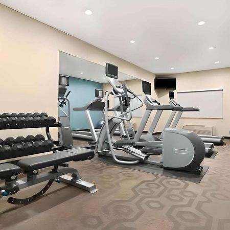 Dubuque Inn & Suites Ngoại thất bức ảnh