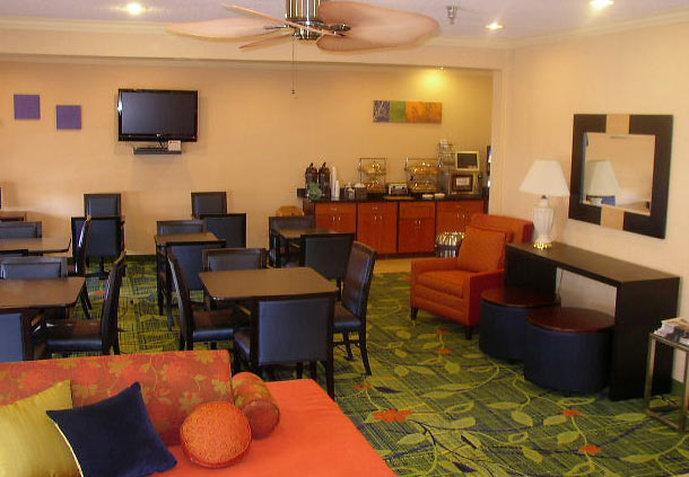 Dubuque Inn & Suites Ngoại thất bức ảnh