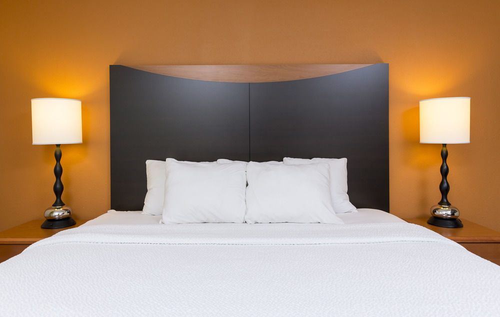 Dubuque Inn & Suites Ngoại thất bức ảnh
